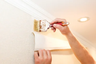 Pose de papier peint à Comus — revêtements muraux et toiles de verre